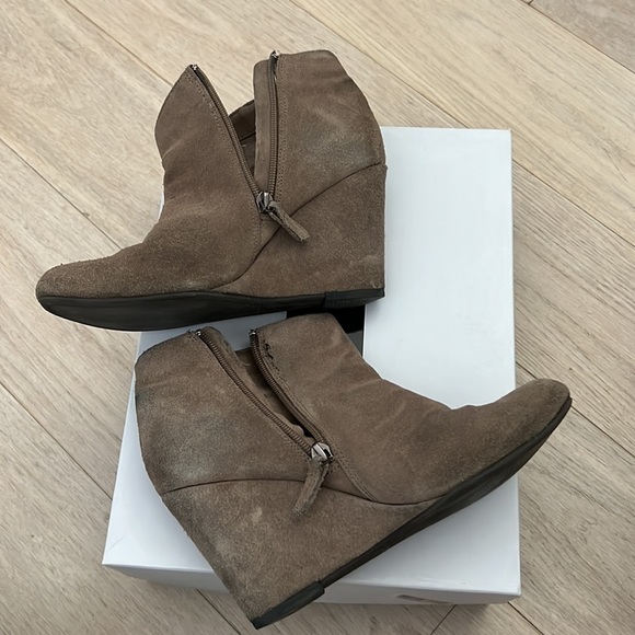 Dolce Vita taupe suede wedge bootie - size 7 - Picture 2 of 8